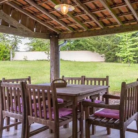 Domaine De Vieillecour : Maison Avec Piscine Et Salle De Jeux Privées En Périgord Pour 6 *