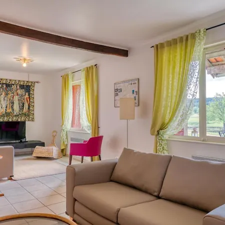 Gite Domaine De Vieillecour : Maison Avec Piscine Et Salle De Jeux Privees En Perigord Vert Pour 6